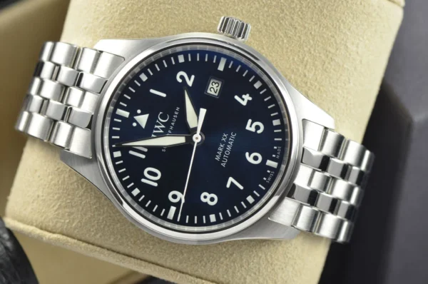 IWC pilot series IW328204 watch - Image 9