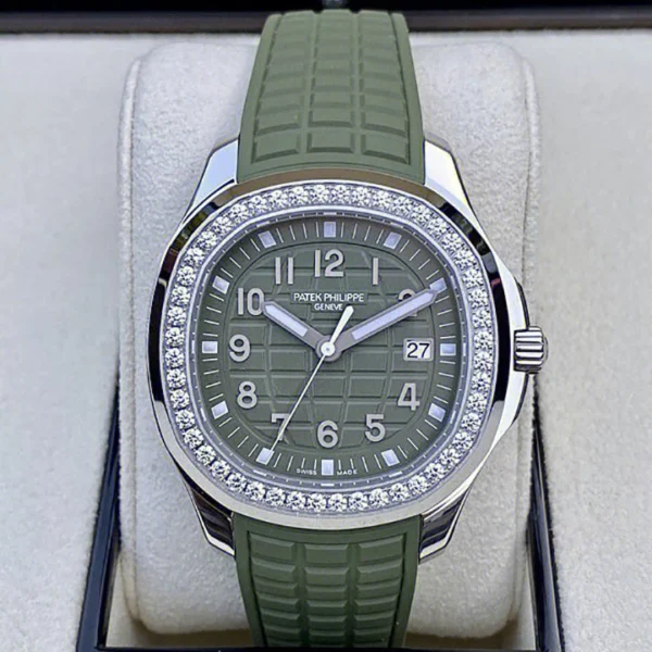 5267/200A-011-Patek Philippe AQUANAUT - Image 2